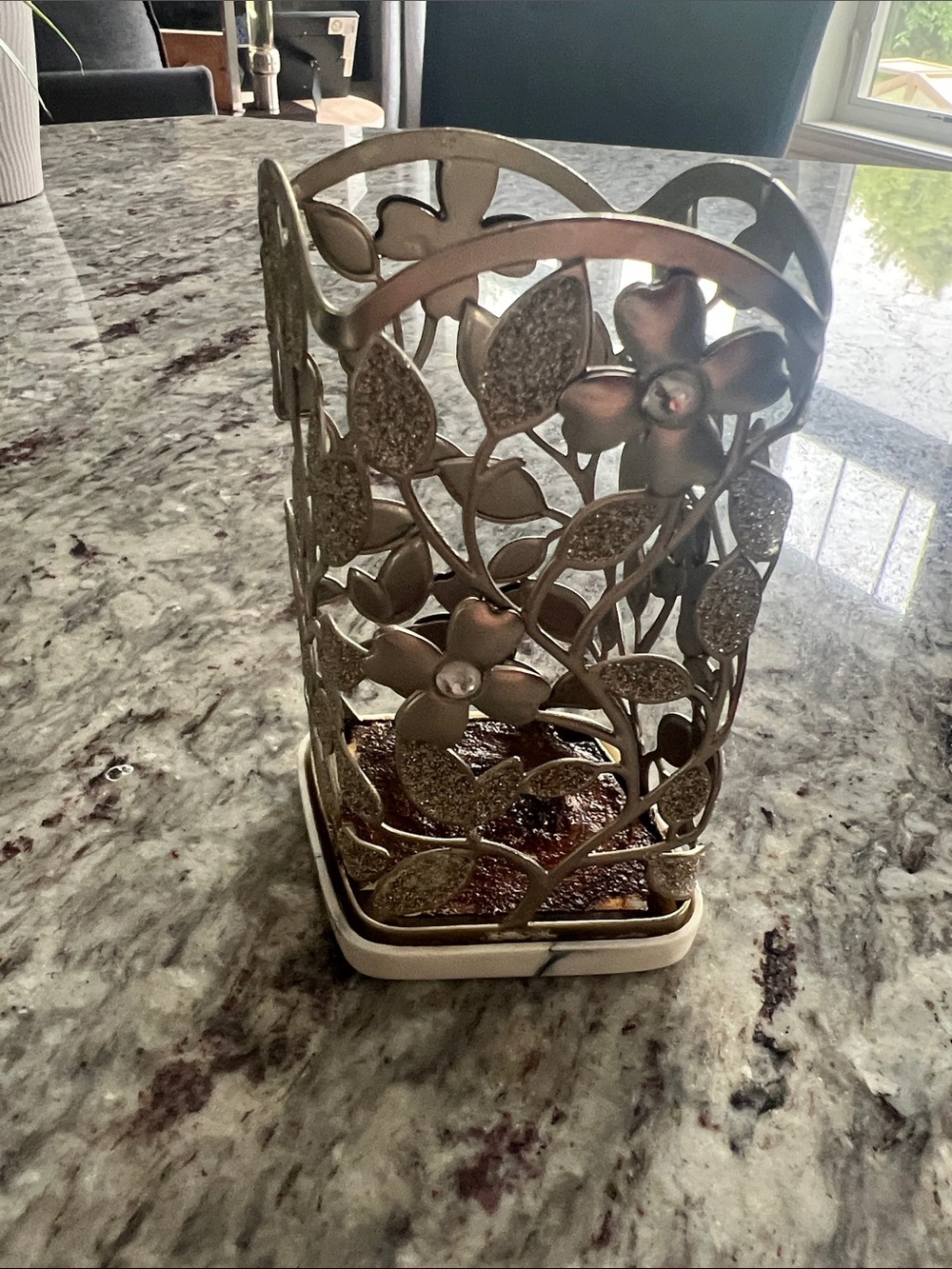 Bath & Body Works Decorative Floral Metal soap holder Holder in Metallic Gold